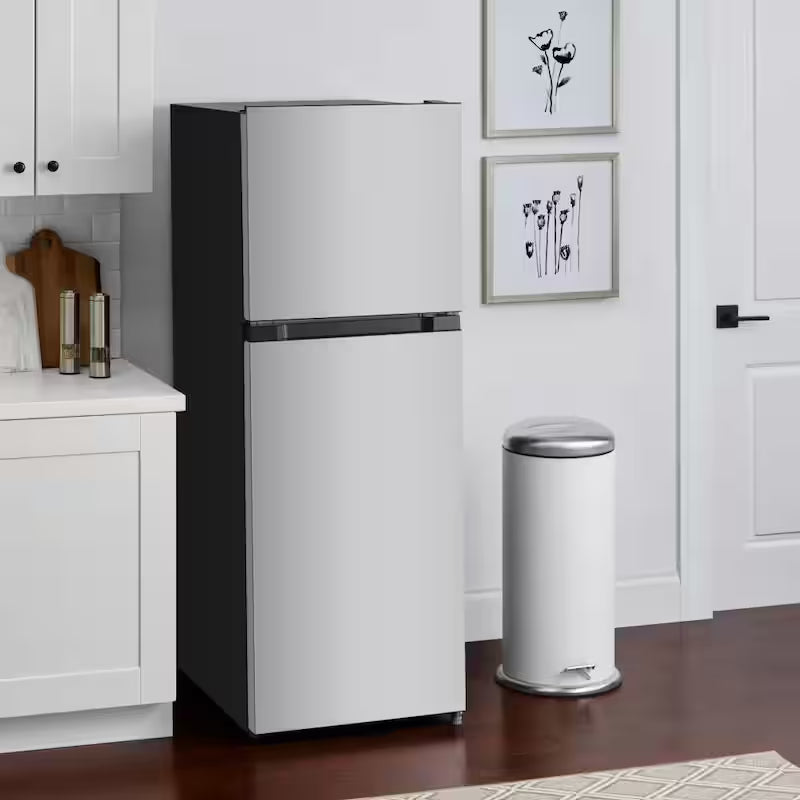 10.1 cu. ft. Top Freezer Refrigerator in Stainless Steel E1847