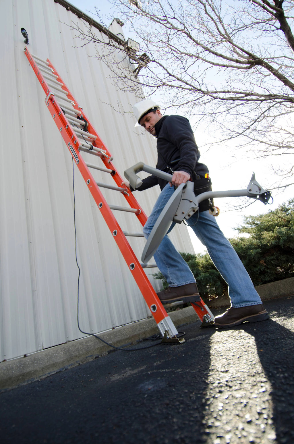 32' Fiberglass Extension Ladder, 300 lbs Load Capacity U517203